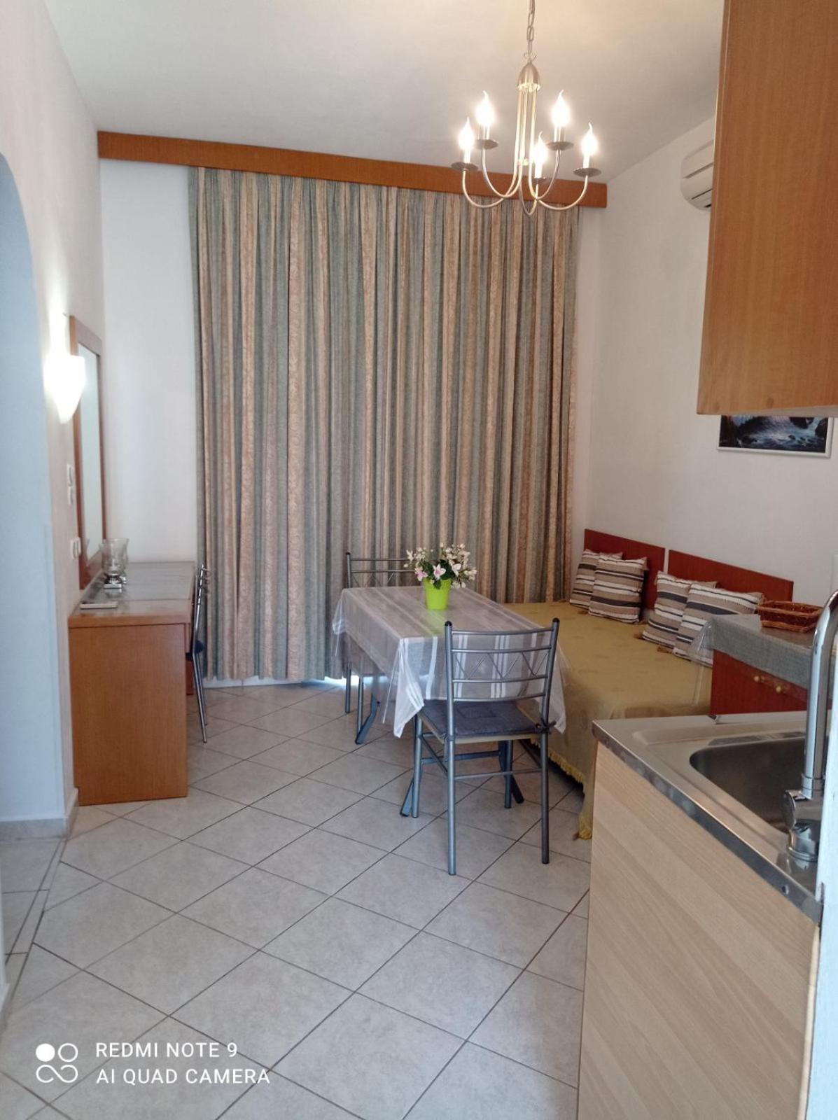 Irinoula Apartments Livadia  Ngoại thất bức ảnh