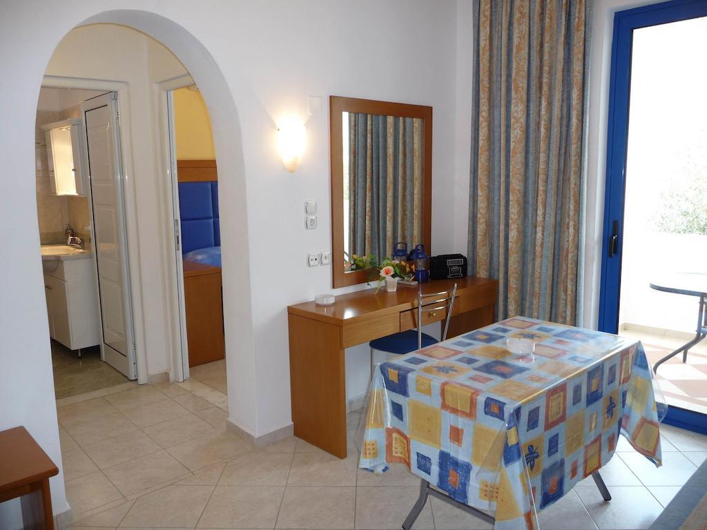 Irinoula Apartments Livadia  Phòng bức ảnh